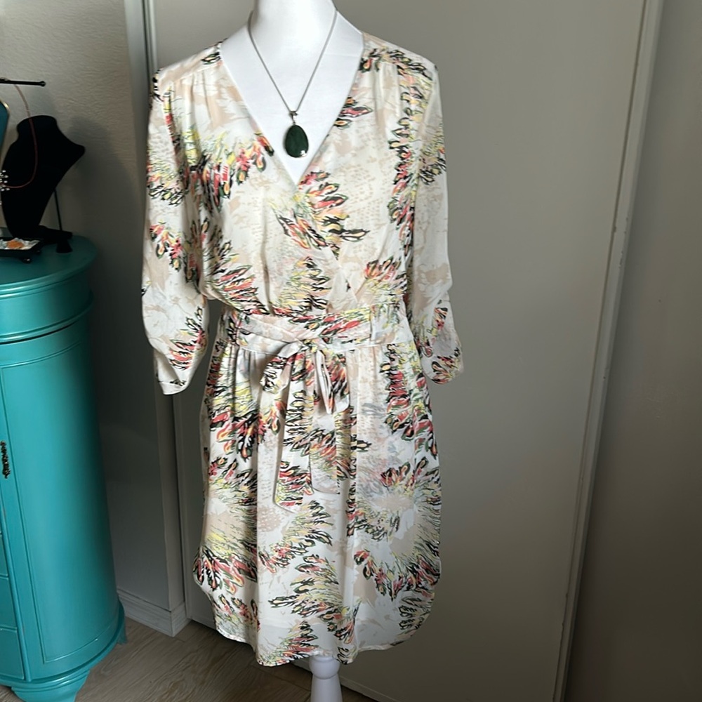 Daniel Rainn Surplice Chiffon Boho Feather Print Abive The Knee Shirt Dress